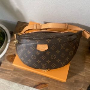 LV BUMBAG
